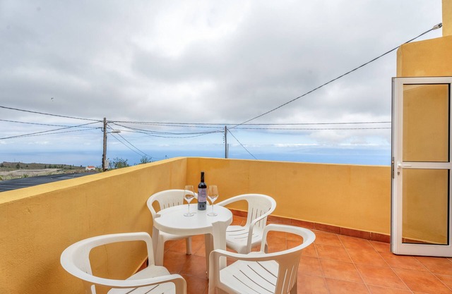 Vacation Apartment 'Casa Susa' with Sea View, Private Terrace and Wi-Fi
