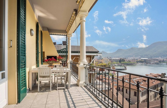Vacation Apartment "Central Vista Lago" with Lake View & Private Terrace