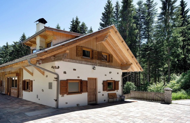 Vacation apartment "Unterurbanhof Die Eins" with mountain view, terrace with garden and sauna.