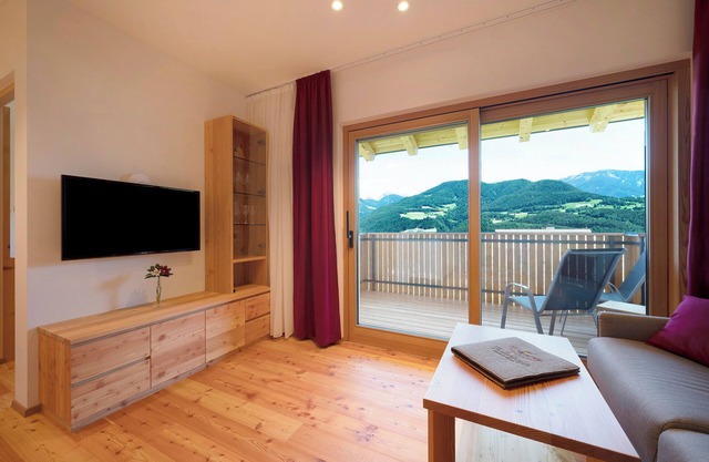 Vacation Apartment "Teutenhofer Zwetschge" on the Farm with Mountain View