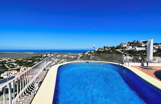 Vacation apartment with sea view