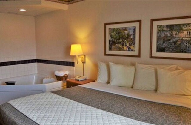 Vacation Day Is Always A Great Idea! Free Parking & Breakfast, Near Conway Park