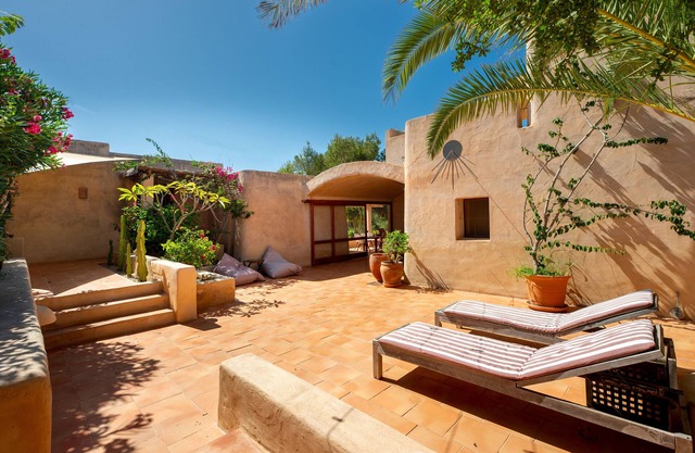 Vacation Home "Sa Paret Nova" with Sea View, Private Garden & Wi-Fi
