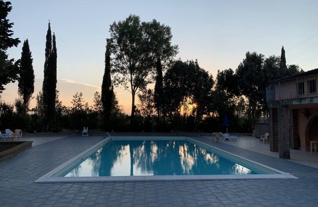 Vacation house with pool and garden