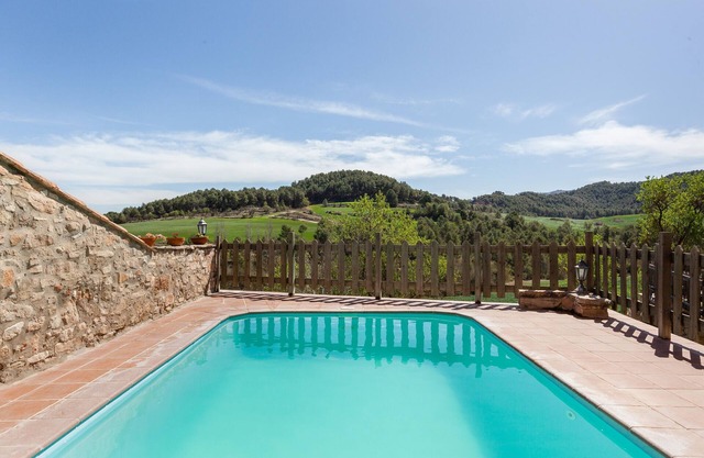 Vacation Home "El Mas De Tous" with Mountain View, Private Pool and Wi-Fi
