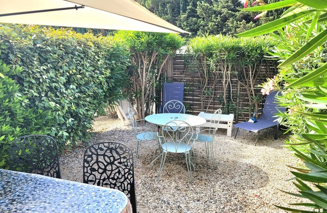 Vacation home 2 bedrooms, inner courtyard, seaside, 5 places max WiFi parking