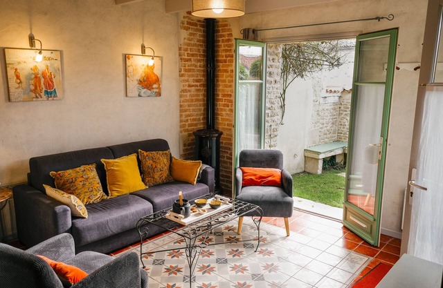 Vacation home/2 bedrooms/La Rochelle 15 min away/enclosed garden/WIFI/Holiday vouchers