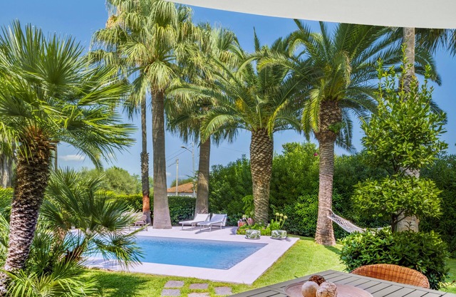 VACATION HOME 300 MT. BY THE SEA OF FINE GOLDEN SAND WITH PRIVATE POOL