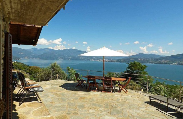 Vacation home Camelia with fantastic views over Lake Maggiore (IT)