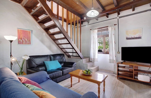 Vacation Home 'Casa La Zahorra' with Mountain View, Private Terrace and Wi-Fi