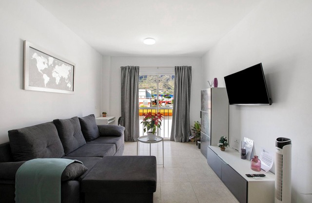 Vacation Home 'El Pisito De Momo' with Mountain View, Shared Pool and Wi-Fi