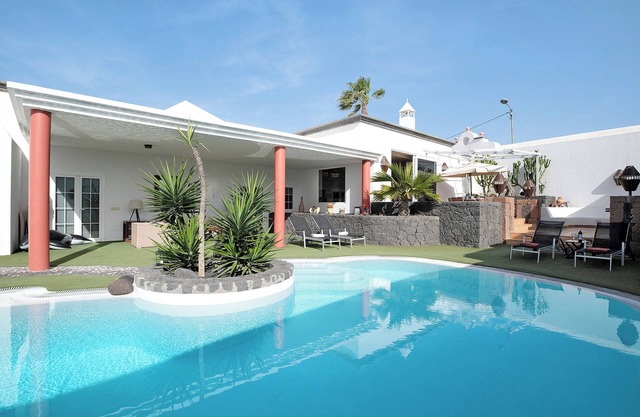 Vacation Home 'Finca Del Moral' with Mountain View, Wi-Fi and Air Conditioning