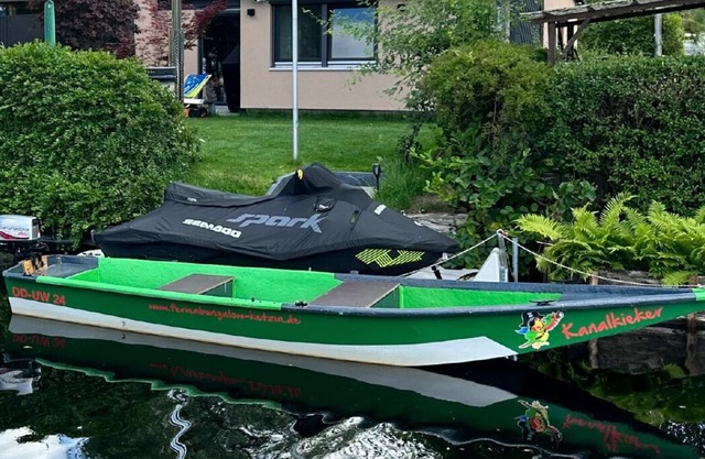 Vacation home in Ketzin for 4 people directly on the water, hot tub, rental boat.