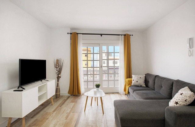 Vacation Home "La Carpinteria" with Private Terrace, Balcony & Wi-Fi