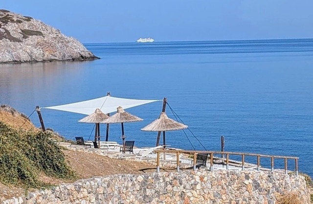 Vacation home right on the Mediterranean with direct sea access