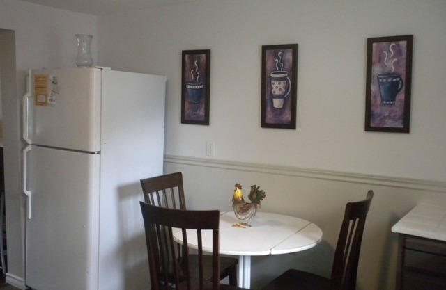 Vacation Home Thunder Bay 2 Bedroom House Sleeps 4 Near Airport, Bus, Cafes,Bars