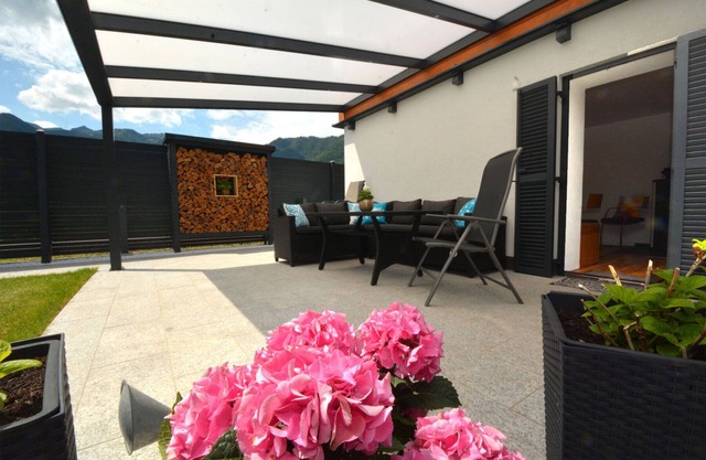 Vacation home TraunseeStrand EXKLUSIV in lakeside location incl. spacious garden
