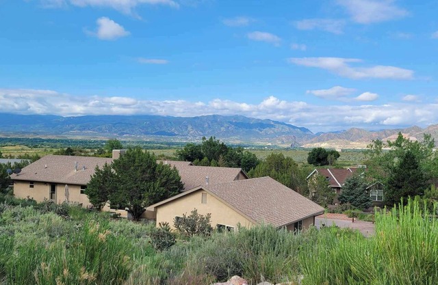Vacation Home With Breathtaking Views, Ample Parking and Pool Table