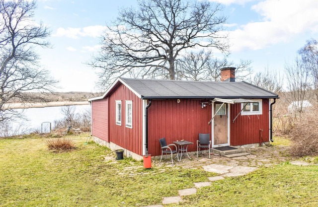 Vacation home with sea view, only 100 meters from the water