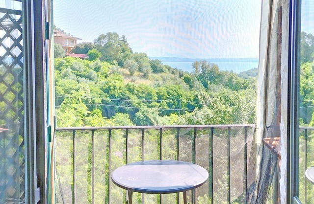 Vacation house with lake and castle view in the center of Bracciano.