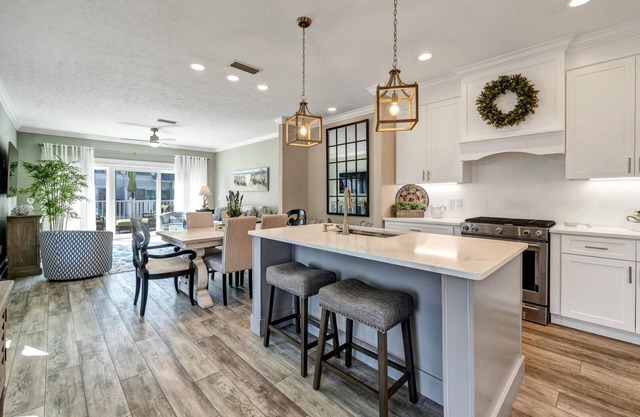 Vacation Paradise Steps from the Beach, Pool, Sun Deck, Grill, & Beach Service