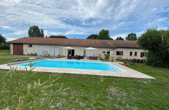 Vacation rental House with swimming pool sauna spa near beaches for 15 people