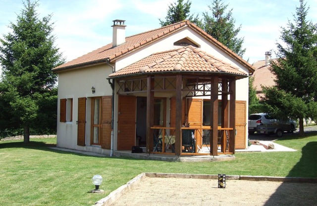 * Vacation rental on Lake Naussac Lozère