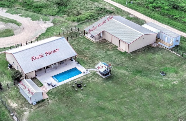 Vacation Rental + Rustic Ranch Setting & On-Site Lodging & Indoor-Outdoor Events