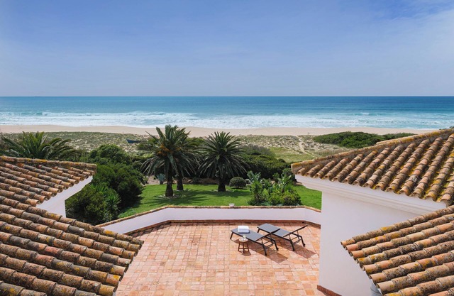 Vacation villa with direct access to the beach