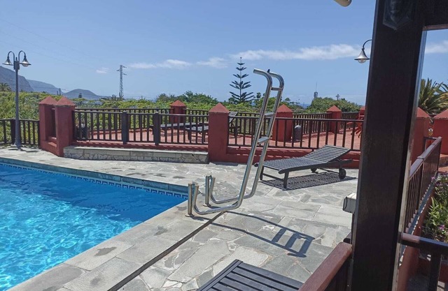 Vacation Villa 'The Palm' with Private Pool, Private Terrace and Wi-Fi