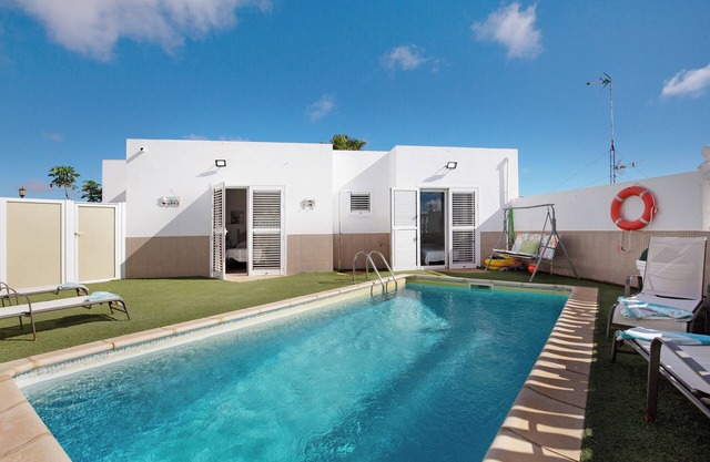 Vacation Villa 'Vv Valdeconcha, Piscina Privada' with Sea View, Private Pool and Wi-Fi