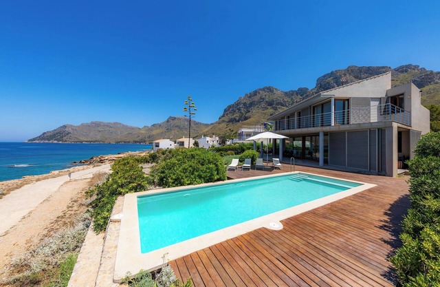 Vacation Villa "Villa Espacio" with Sea View, Garden, Pool, Wi-Fi & Terrace