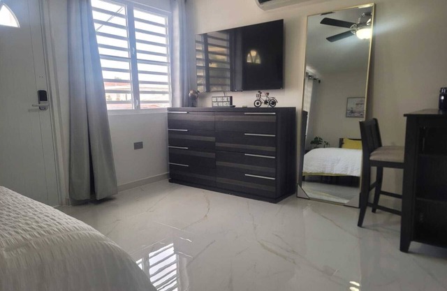 Vadis's Lux Studio in beautiful Mayagüez with WiFi, AC, laundry