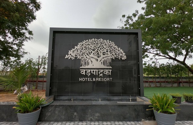 Vadpadraka Hotel and Resort