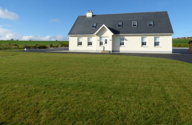 VALLEY VIEW, family friendly in Duncannon, County Wexford