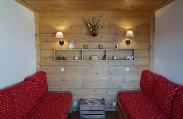 VALMOREL-APPART RENOVATED (2 to 5pers)- SKI ON FOOT- 100m from the VILLAGE - Rated 3 *.