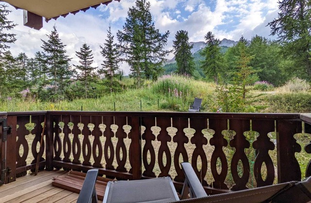 Vars T3. 6/8 persons with terrace and garden