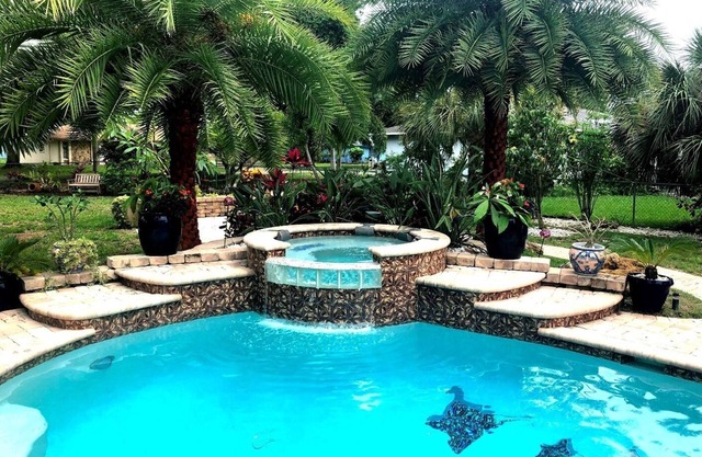 "Venice-Eden Lagoon House" A Salt Water Pool and Spa Oasis