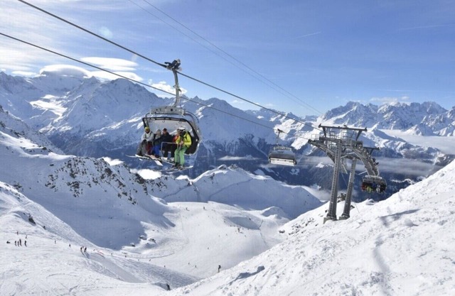 VERBIER VIEWS WITH PRIVATE PARKING IN THE CENTER OF THE VILLAGE