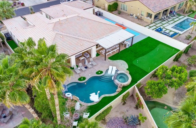 Versailles Oasis 48678 Cascade Indio