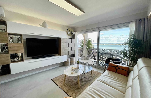 Very attractive T2 3-star apartment on the right bank between the sea and the lake, in a sought-after area.