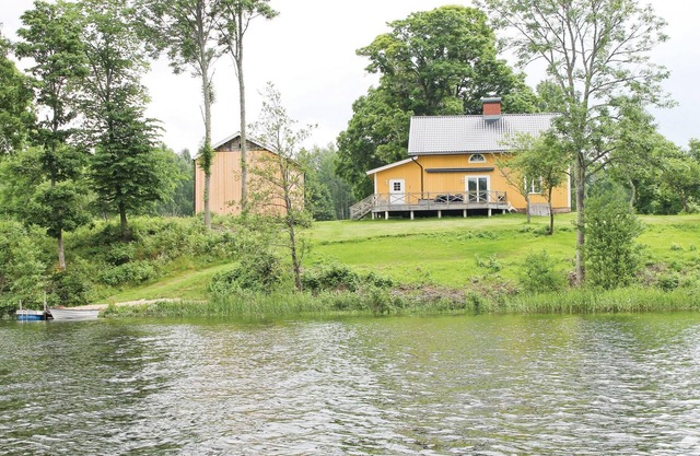Very cozy cottage not far from the lake Mellansvan, close to a public bathing place.