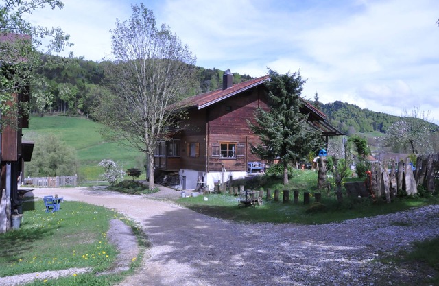 very friendly 2 -1/2-room apartment on the farm in beautiful nature