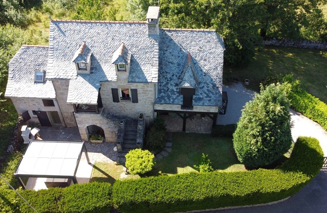 Very nice independent house with character, between Conques and Rodez.