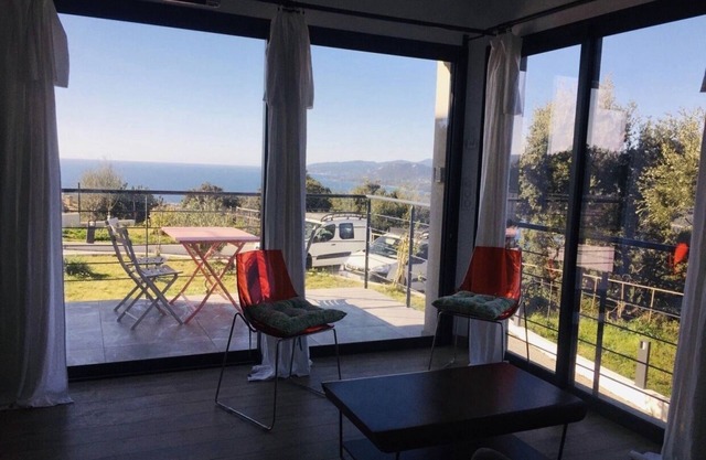 Very nice studio overlooking the Gulf of Valinco