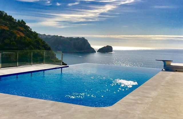 VERY NICE VILLA-GRANADELLA BEACH-1ST LINE-WIFI