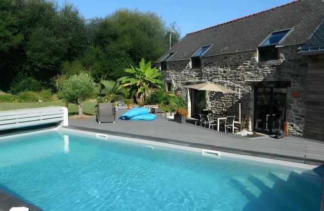 Very peaceful villa, sea, countryside, large garden, heated pool.