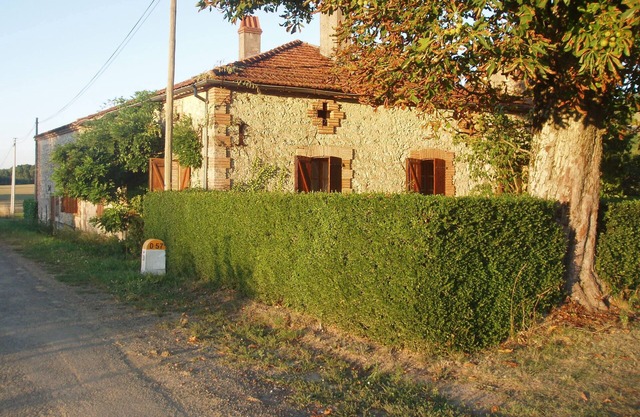 VERY PRETTY COUNTRY HOUSE IN BEAUTIFUL SURROUNDINGS