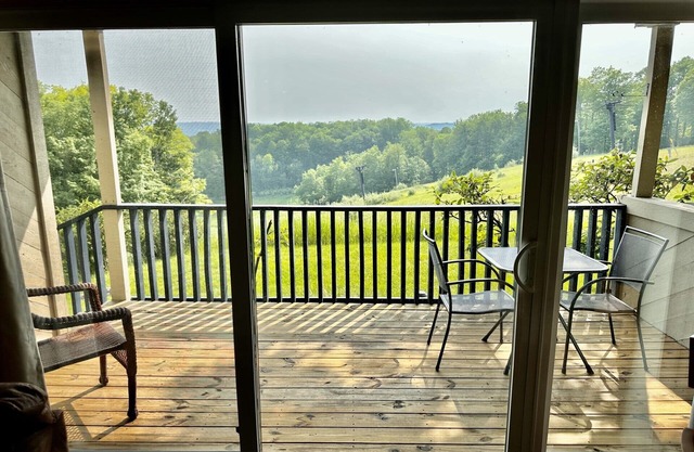 Very Private Updated 2Br Condo on the Summit. Walking distance to all the fun.