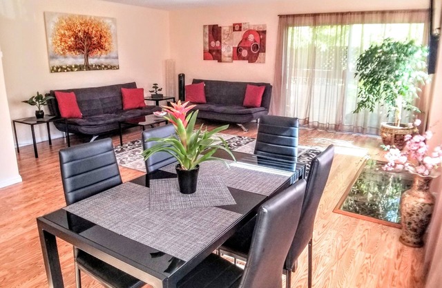 Very spacious 2 bedrooms + 2 bathrooms in Prime Santa Monica + free parking